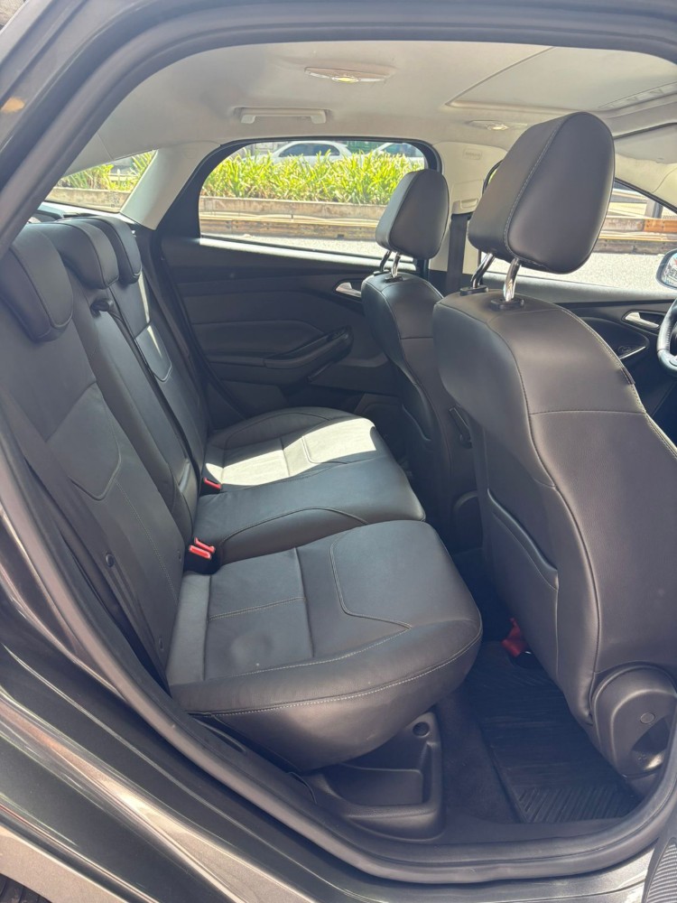 Ford Focus III Titanium sedan — foto 8